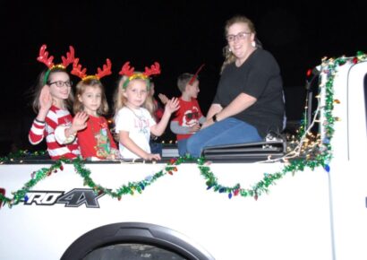 Music, Lights, Horses with Hats and Santa! Holtville/Slapout Celebrates Hometown Christmas Parade for 2019