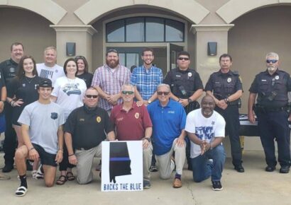 Community Prays, Shows Support for First Responders During Gathering at Wetumpka Police Department