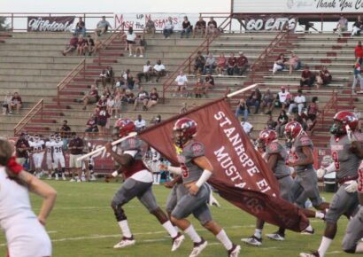 Killingsworth Throws for 4 Touchdowns as Mustangs Trounce Benjamin Russell