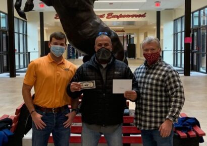 Don Duncan Presents Gift Cards to All Faculty, Staff at SEHS to Show Appreciation