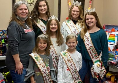 Giving Back: Christmas on the Coosa Queens Set up Collection Boxes with Help from Area Businesses