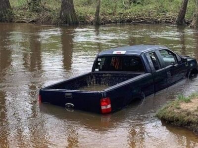 Vehicle Crashing into Pratt Park Creek