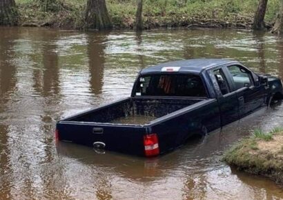 Vehicle Crashing into Pratt Park Creek