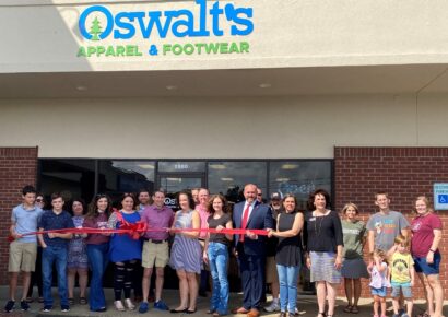 Oswalt’s Celebrates One Year in Business, Holds Ribbon Cutting with Prattville Chamber