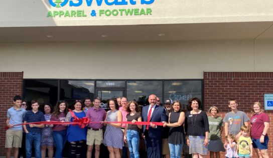 Oswalt’s Celebrates One Year in Business, Holds Ribbon Cutting with Prattville Chamber