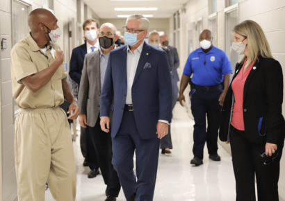 Senators Reed and Chambliss Tour Ingram State Main Campus