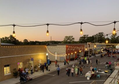 Wetumpka Residents ‘Dig’ into Company Street Concert, Party