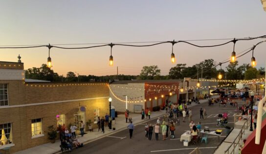 Wetumpka Residents ‘Dig’ into Company Street Concert, Party