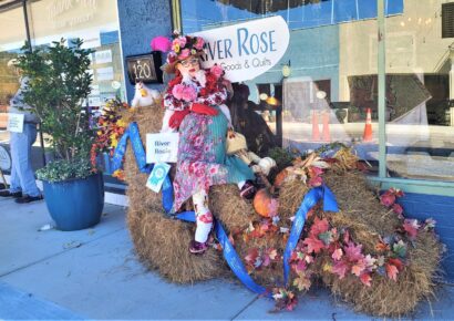 Scarecrow Row in Downtown Wetumpka Shows Impressive Creativity; On display until  Halloween