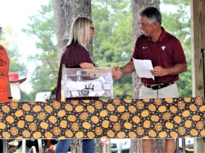 Weather, Crowd Make Spinners Show a Big Success; Julie Estall Wins Spirit of Spinners Award