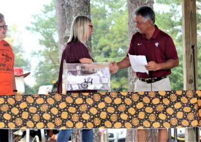 Weather, Crowd Make Spinners Show a Big Success; Julie Estall Wins Spirit of Spinners Award