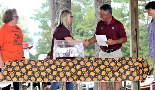 Weather, Crowd Make Spinners Show a Big Success; Julie Estall Wins Spirit of Spinners Award