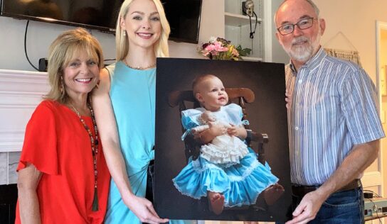 23-Year-Old Baby Portrait Prompts Photographer To Find Woman, Mother and Give Them Photo