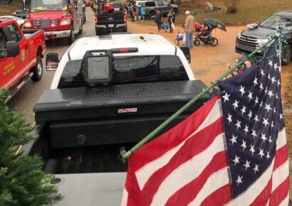 Vida Strong: A Bit of Rain Can’t Stop this Community Which Boasts the Biggest Small Town Parade Around