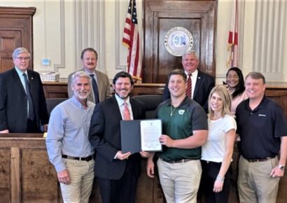 Elmore Commission Recognizes Edgewood Powerlifter, Gives Update on new Garbage contract