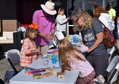 Wetumpka’s First Community Market of Season Draws Big Crowd, Plenty of Vendors