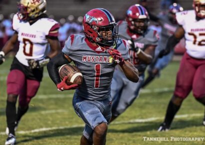 Mustangs Defeat Russell County 28-21 for Homecoming Game