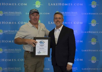 Lake Martin Agent Greg Adams Wins ‘Aqua’ Award at Lake Homes Realty’s annual Summit