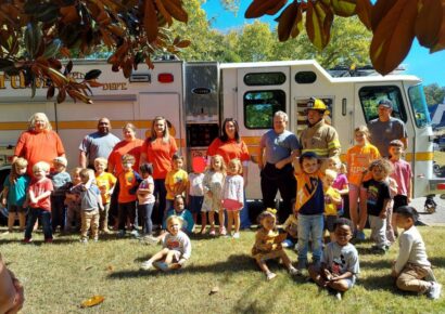 HIPPY Families, Kids take part in Safety Demonstration at Gold Star Park