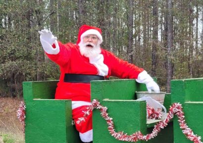 <strong>PHOTOS: The Biggest, Small Town Christmas Parade Rolls through Vida in Autauga County Saturday to Huge Crowd</strong>