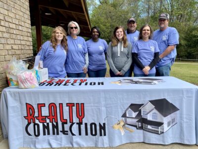 Realty Connection holds 6th Annual Easter Eggstravaganza at Lanark