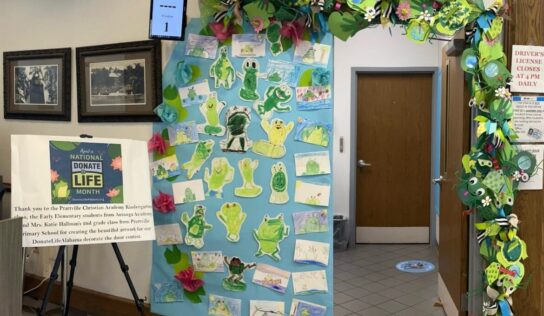 Autauga County Probate Office recognizes Artist’s work for Donate Life Month