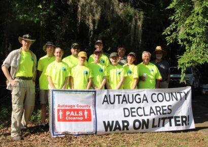 Volunteers with PALS Clean up area around Swift Creek Landing in Autaugaville