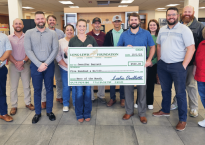 Kidney donation leads to Jennifer Phillips Barrett named Long-Lewis Hero of the Month