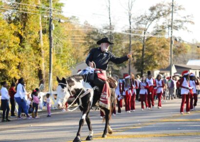 River Region Cowboy brings joy to kids with his love of horses and community 