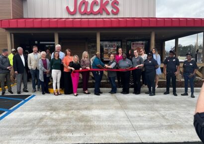 Town of Eclectic residents, officials welcome new Jack’s restaurant with Open Arms