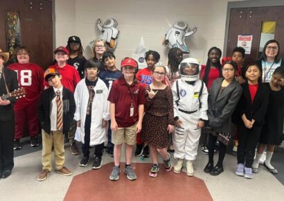 Fourth grade students at ARIS bring famous Alabamians to Life
