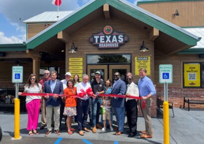 A Texas-sized YEEHAW! Prattville Chamber hosts Texas Roadhouse Ribbon cutting