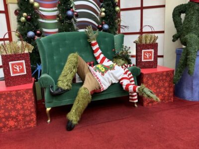 Sharing the joy from far and wide, local ’98 classmates help to spread Christmas cheer 