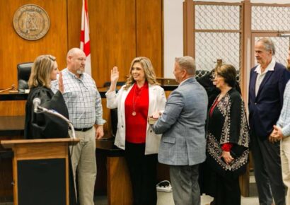 Dee Dee Calhoon officially sworn in as 19th Circuit Judge
