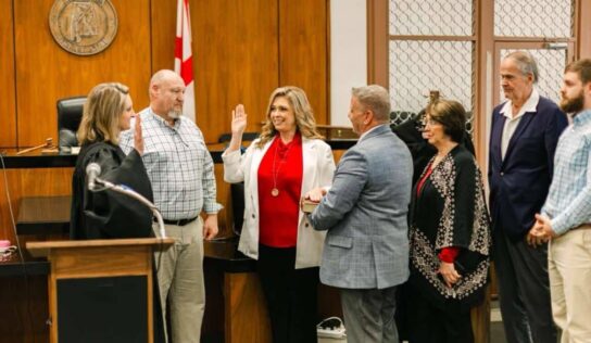 Dee Dee Calhoon officially sworn in as 19th Circuit Judge