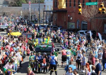 Sunny skies, Delicious Food, Floats and Wizards at Wetumpka Mardi Gras Parade