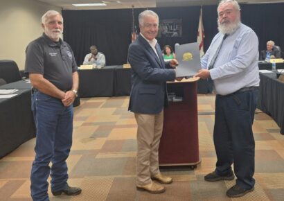 Prattville Mayor presents proclamation honoring Amateur Radio Operators; Field Day is June 28-29