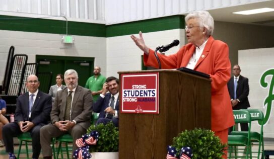 Alabama governor visits Holtville Elementary for patriotic program celebrating America’s upcoming 250th birthday