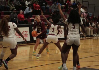 SEHS girls’ basketball moves up to #6 in Class 6A, wins three games in week