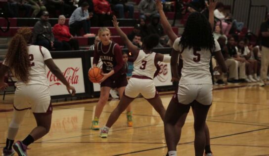 SEHS girls’ basketball moves up to #6 in Class 6A, wins three games in week