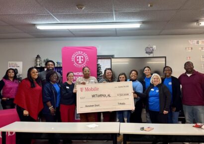 Elmore County Family Resource Center hosts lunch and learn, receives T-Mobile grant