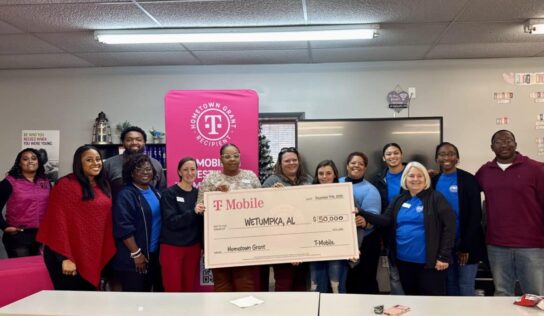 Elmore County Family Resource Center hosts lunch and learn, receives T-Mobile grant
