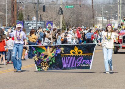 Crowds flood streets as delayed Prattville Mardi Gras Parade delivers unexpected twist