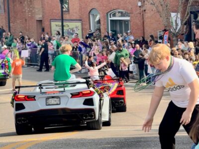Neon lights, beads and MoonPies bring Wetumpka Mardi Gras to life downtown