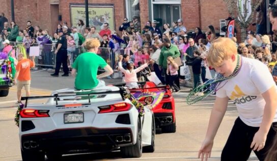Neon lights, beads and MoonPies bring Wetumpka Mardi Gras to life downtown