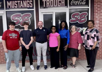 Stanhope Elmore students open first on-campus bank to serve school community