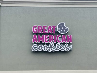 Cookie fans get sweet treat as Great American Cookie Co. prepares to open