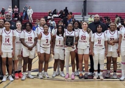 Elmore Autauga News Names Stanhope Elmore Coach Kelvin Stokes as Elmore County Basketball Coach of the Year